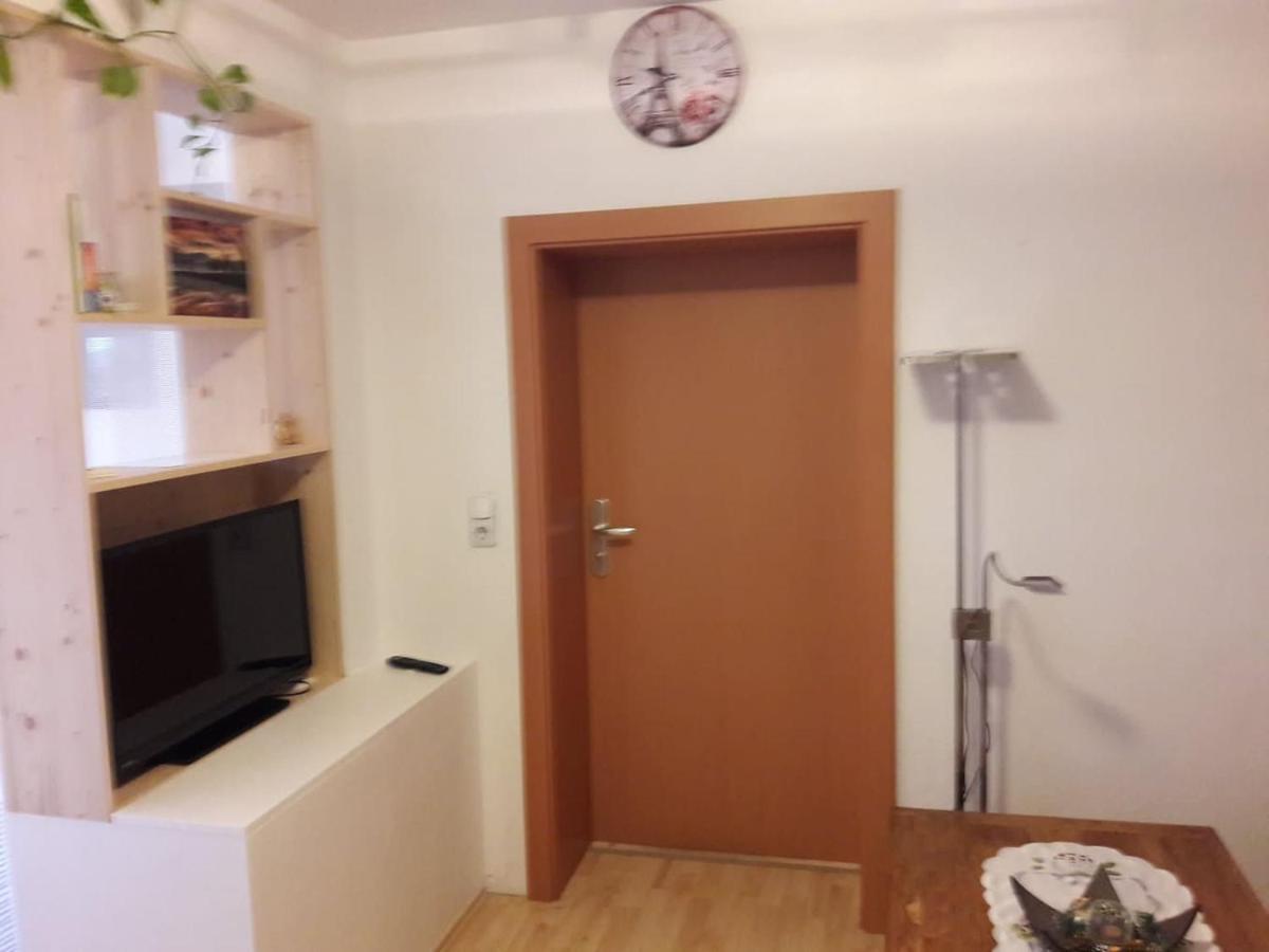 Ferienwohnung Brandstatter ヴィンディッシュガルシュテン エクステリア 写真